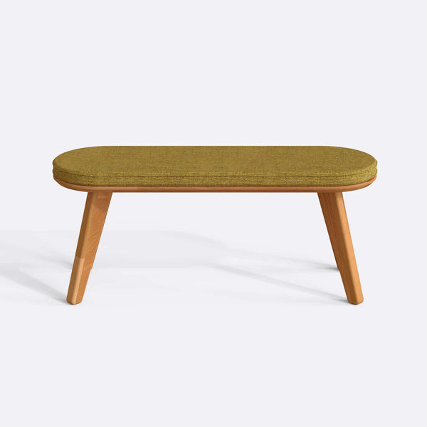 Yase Bench 120 x 38, sarı keten döşemeli oturum ve masif kayın gövde, düz beyaz zeminde önden stüdyo çekimi