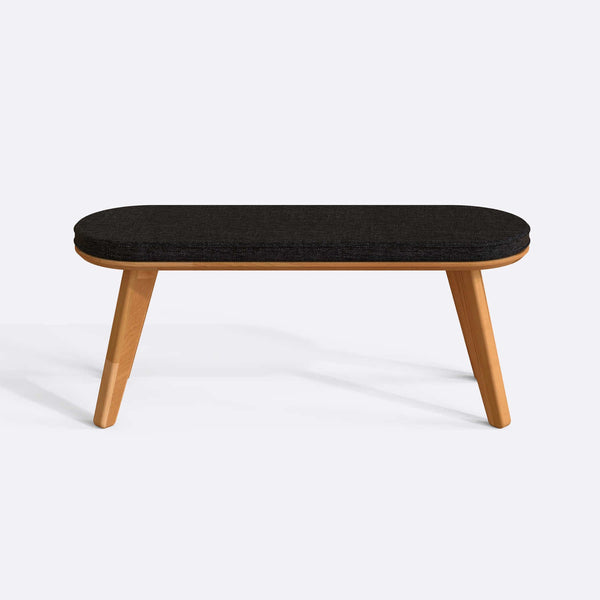 Yase Bench 120 x 38, siyah keten döşemeli oturum ve masif kayın gövde, düz beyaz zeminde önden stüdyo çekimi