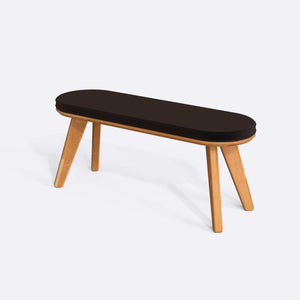 Yase Bench 120 x 38, kahve kadife döşemeli oturum ve masif kayın gövde, beyaz zeminde üç çeyrek açıdan stüdyo çekimi