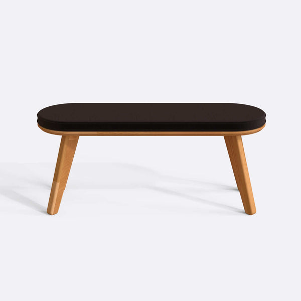 Yase Bench 120 x 38, kahve kadife döşemeli oturum ve masif kayın gövde, düz beyaz zeminde önden stüdyo çekimi