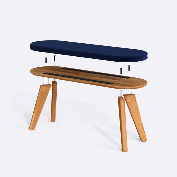 Yase Bench 120 x 38 parçalarına ayrılmış montaj görünümü, lacivert kadife döşemeli oturum, masif kayın ayaklar ve vidalar