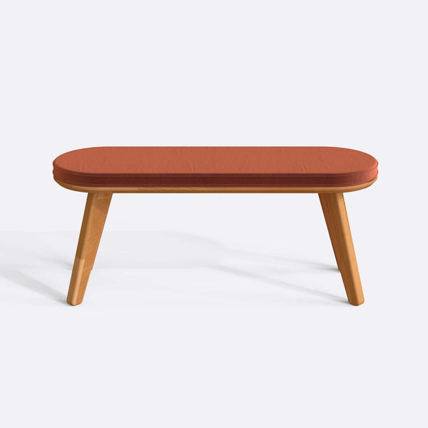 Yase Bench 120 x 38, somon kadife döşemeli oturum ve masif kayın gövde, düz beyaz zeminde önden stüdyo çekimi