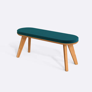 Yase Bench 120 x 38, petrol kadife döşemeli oturum ve masif kayın gövde, beyaz zeminde üç çeyrek açıdan stüdyo çekimi