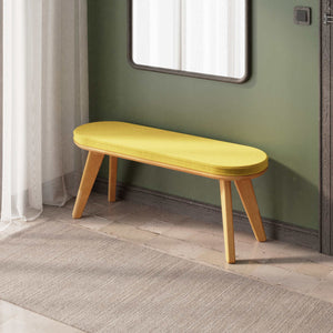 Yase Bench 120 x 38, sarı kadife döşemeli oturum ve masif kayın gövde, döşenmiş oda ortamında kullanım görünümü