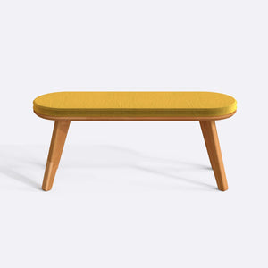 Yase Bench 120 x 38, sarı kadife döşemeli oturum ve masif kayın gövde, düz beyaz zeminde önden stüdyo çekimi