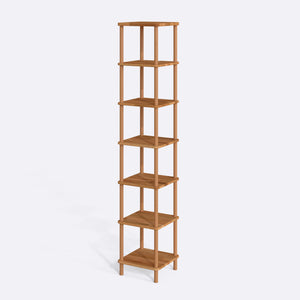 7 Raflı Kitaplık 38 x 38 cm, %100 masif kayın, doğal ahşap dokusu, beyaz zeminde üç çeyrek açıdan stüdyo çekimi