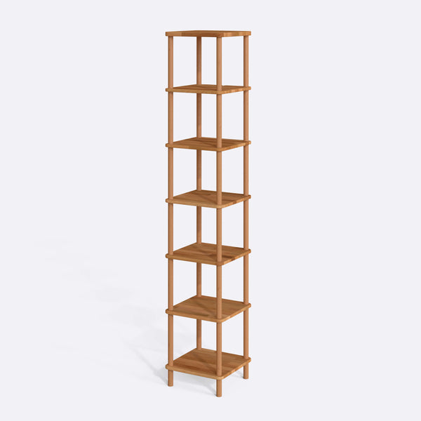 7 Raflı Kitaplık 38 x 38 cm, %100 masif kayın, doğal ahşap dokusu, beyaz zeminde üç çeyrek açıdan stüdyo çekimi