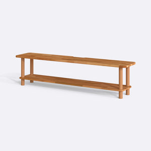 Sora TV Ünitesi 180 x 38 cm, %100 masif kayın, doğal ahşap dokusu, beyaz zeminde üç çeyrek açıdan stüdyo çekimi